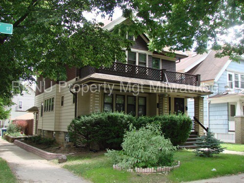 Building Photo - Upper Duplex