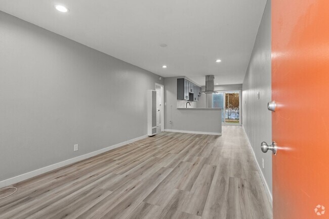 Building Photo - 10442 Lampson Ave