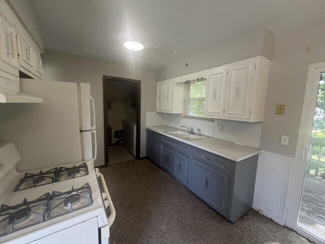 Building Photo - Jenison 2 Bedroom