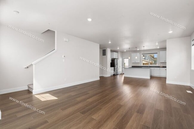 Building Photo - 3 Bedroom 2.5 Bathroom Stunner with Covered Patio and Attached Garage in River Terrace Town Center