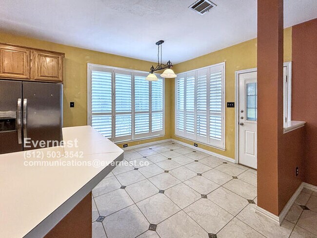 Building Photo - Spacious 5-Bedroom Retreat with Modern Com...