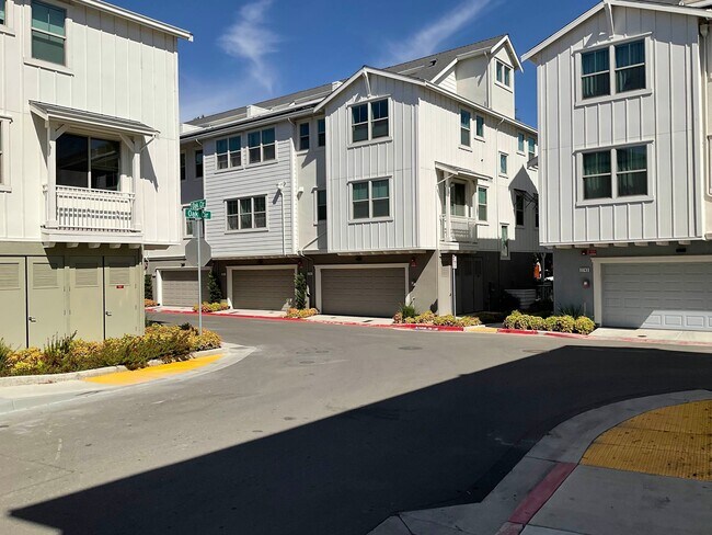 Building Photo - 2753 Oak Rd