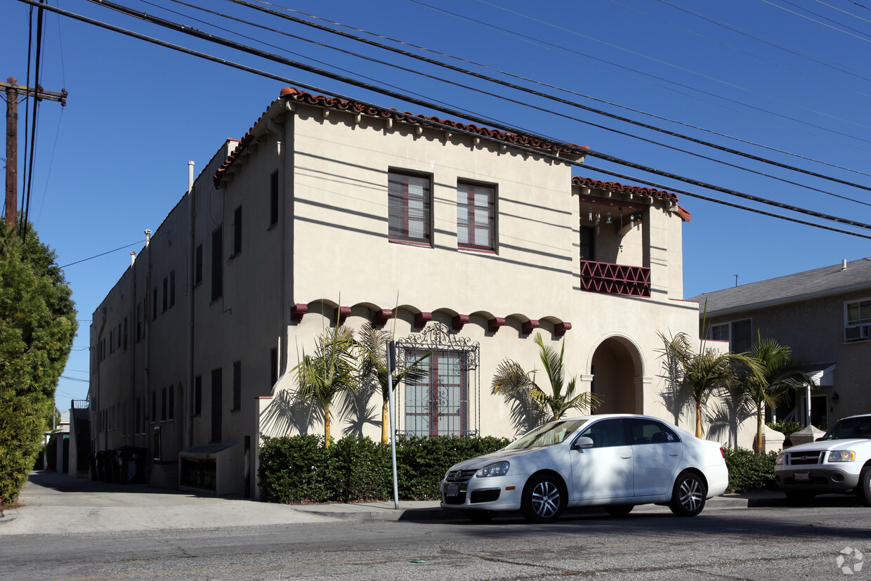 Primary Photo - 3901 E 10th St