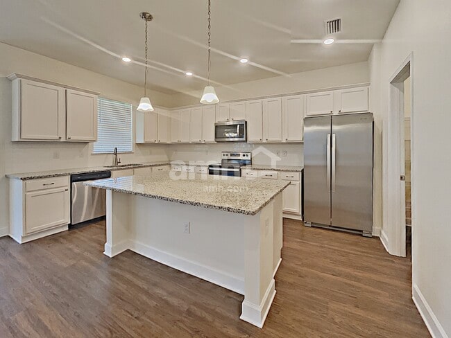 Building Photo - 310 Pine Terrace Dr