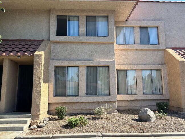 Building Photo - 2-story, 2-Bedroom Condo for Rent in Indio...
