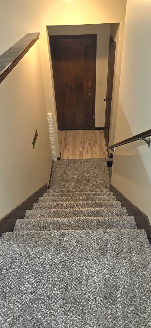 Foto del edificio - 2000 Square feet Duplex Southeast! $1195