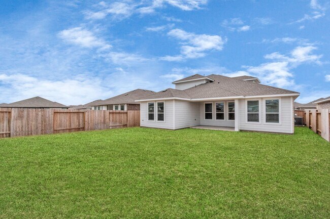 Building Photo - Live Oak