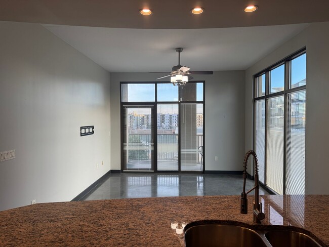 Building Photo - Luxury condo in the Rhythm at Music Row