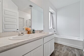 Building Photo - 8006 Barret Travis Ct