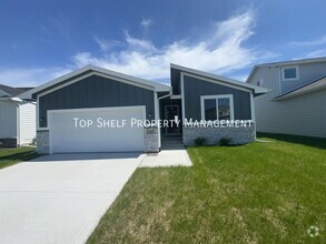 Building Photo - 420 NW Compass Ave