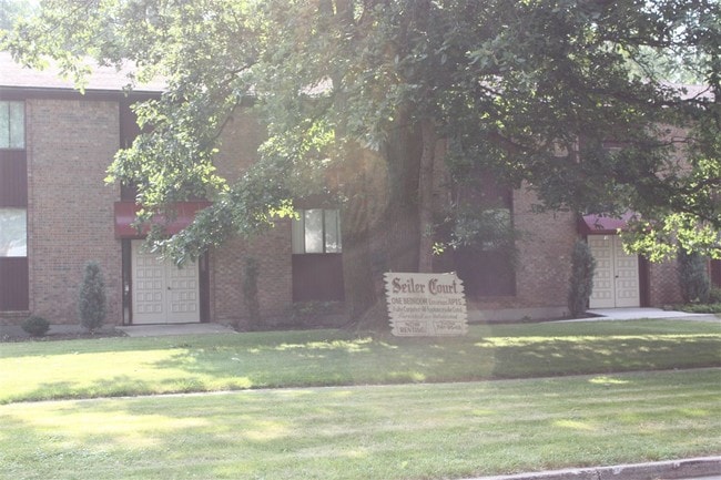 Building Photo - 45 Denrose Dr