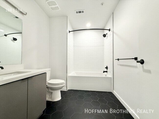 Foto del edificio - 1100 W Temple St