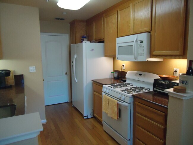 Building Photo - Southbridge Townhome