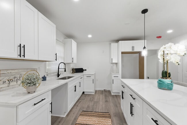 Building Photo - 3192 Oakcliff Rd NW