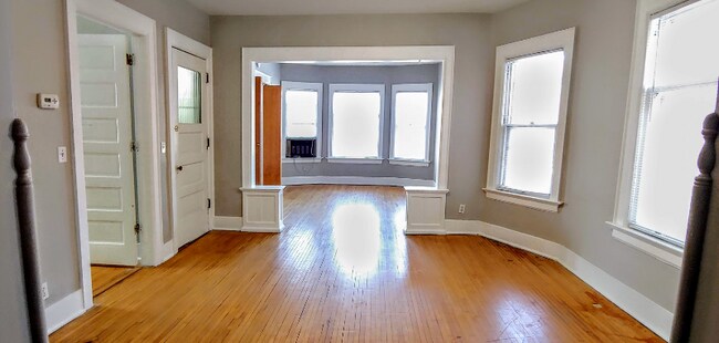 Foto del edificio - 3227 W McKinley Blvd