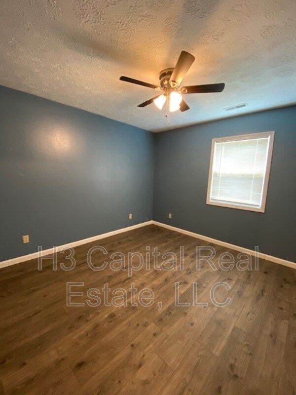Foto del edificio - 452 Meadow Dr