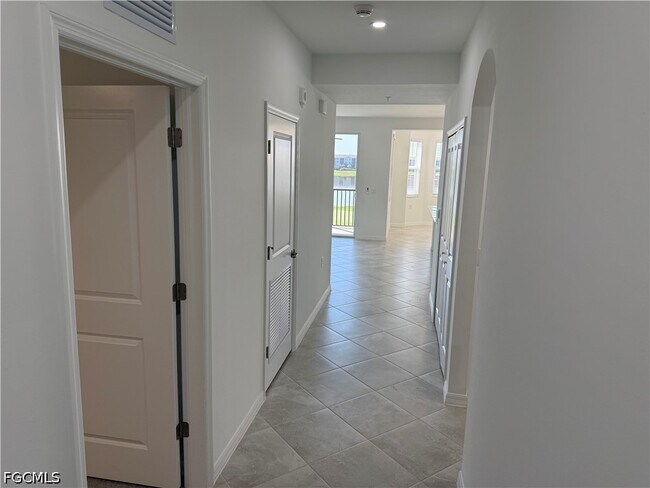 Foto del edificio - 5491 Double Eagle Cir