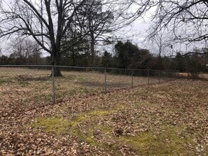 Building Photo - 407 Hell Creek Rd