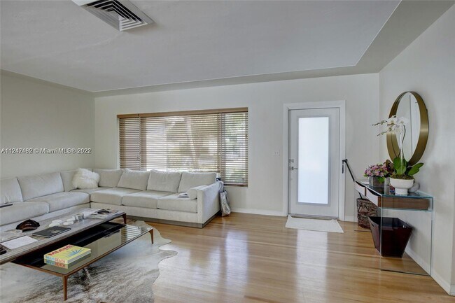Foto del edificio - 1270 NE 100th St