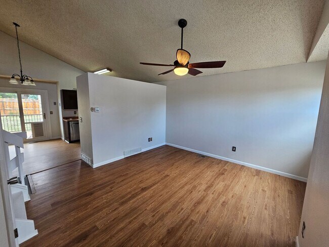 Building Photo - 4 Bed 4 Bath Home in 80911!