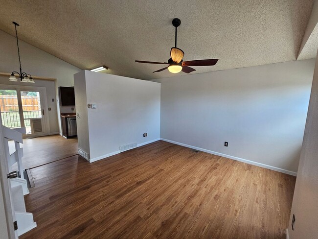Foto del edificio - 4 Bed 4 Bath Home in 80911!