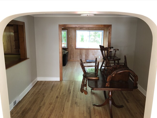 Dining Room - 522 S Mitchell St