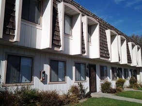 Building Photo - 701 N C St