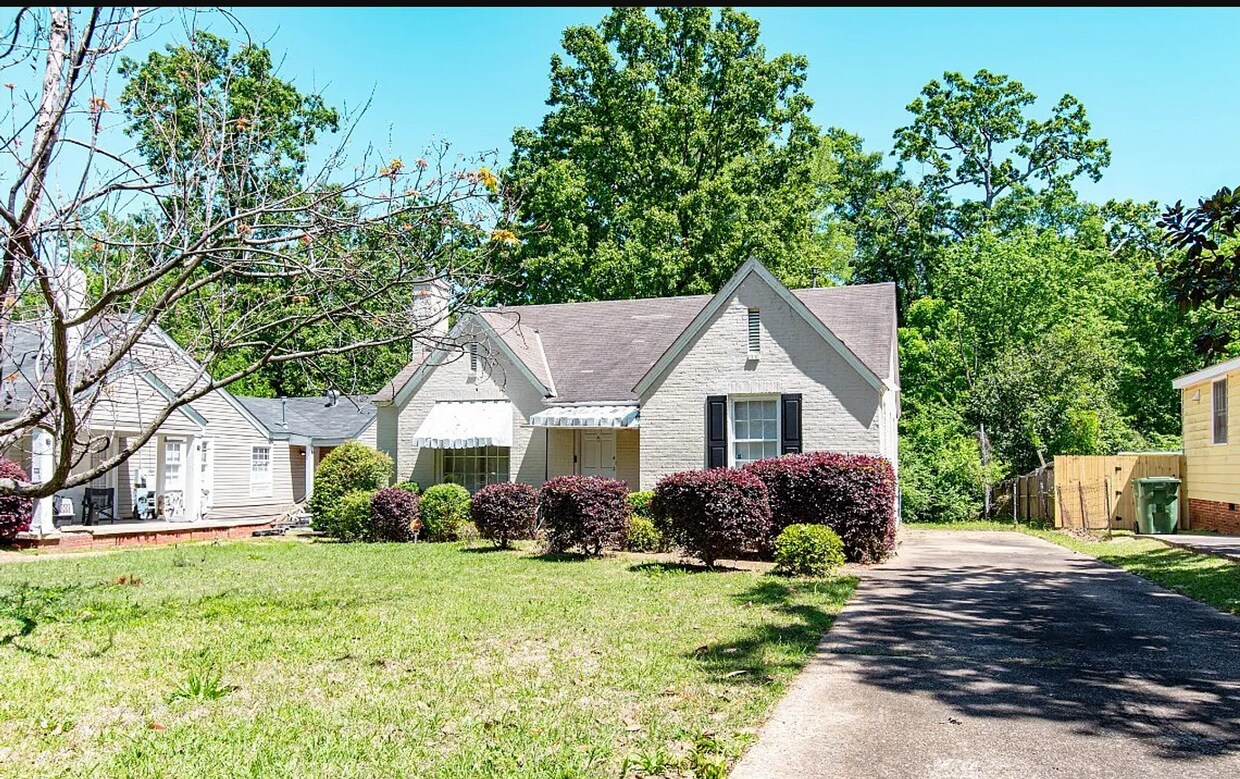 Foto principal - Cute Curb Appeal and fresh updates!