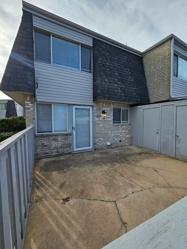 Photo - (2) Bed/(2.5) Bath Townhome Avail Now! Pool Access!