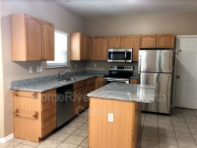 Building Photo - 13735 Bluffton Ct