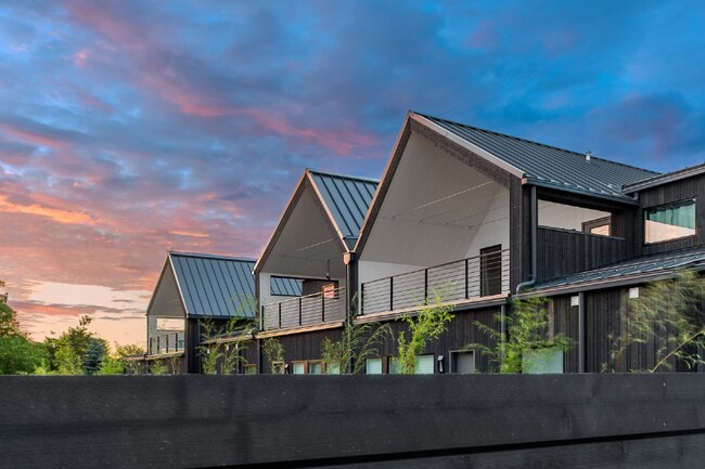 Foto del edificio - 2412 Richmond Rd