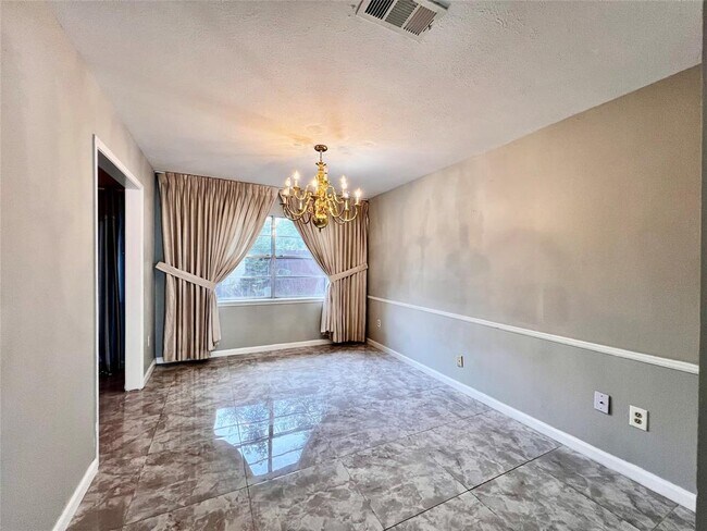 Foto del edificio - 13819 Wickersham Ln