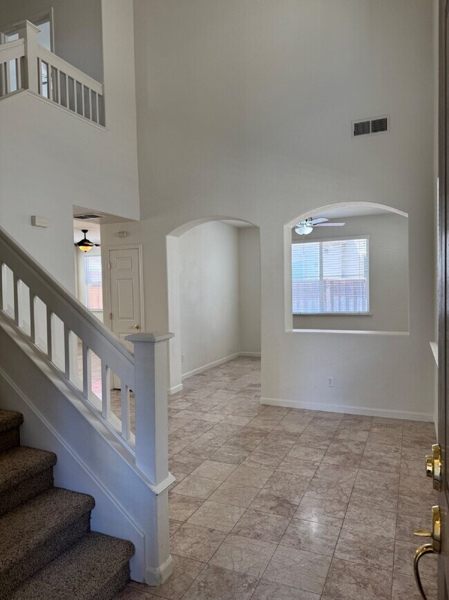 Foto del edificio - Beautiful 3 Bed, 2.5 Bath Green Valley Sin...