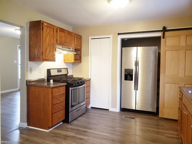 Building Photo - 4 br, 1 bath House - 11653 Norborne