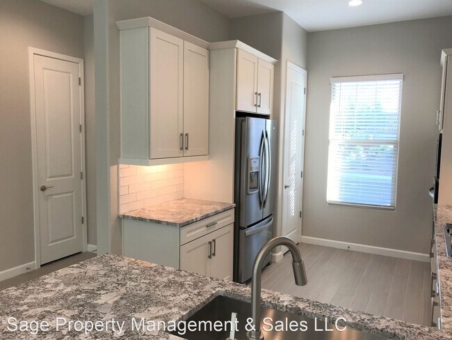 Foto del edificio - 3 br, 2.5 bath House - 6524 E Michigan Ave