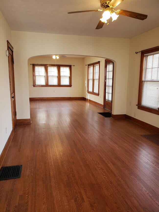 Foto del edificio - 415 W 6th St