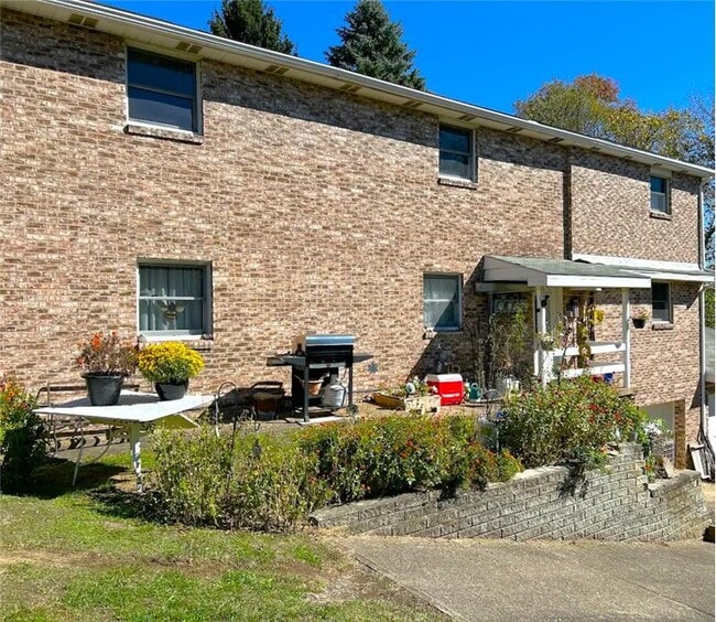 Building Photo - 120 Luanne Dr