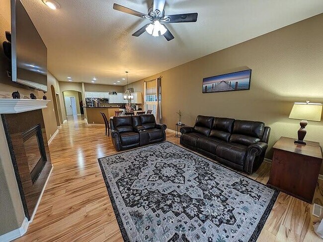 Building Photo - Gorgeous home available in the Anthem neighborhood of Broomfield