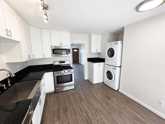 Building Photo - 4907 Iroquois Ave