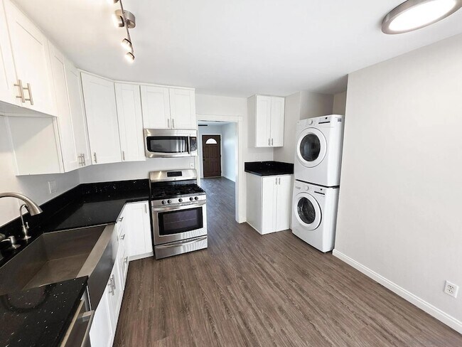 Foto del edificio - 4907 Iroquois Ave