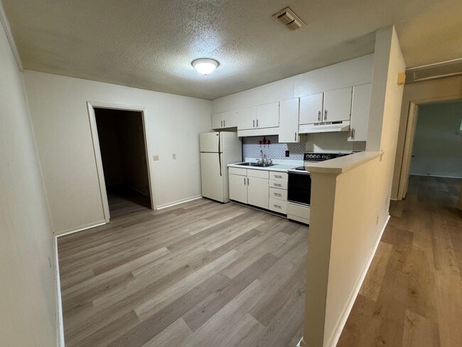 Building Photo - 5041/5043 Shoals Lane