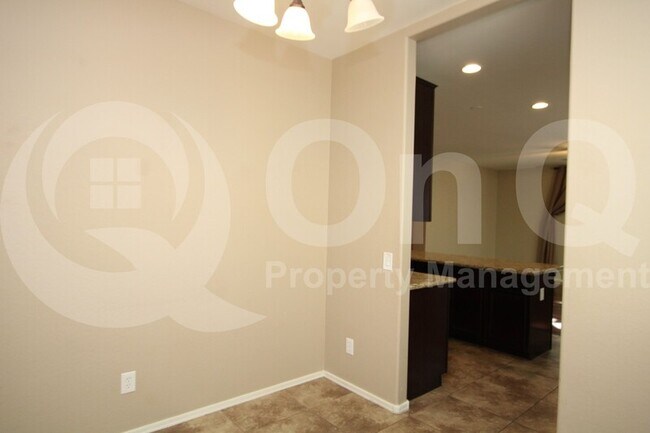 Building Photo - 952 S Almira Ave