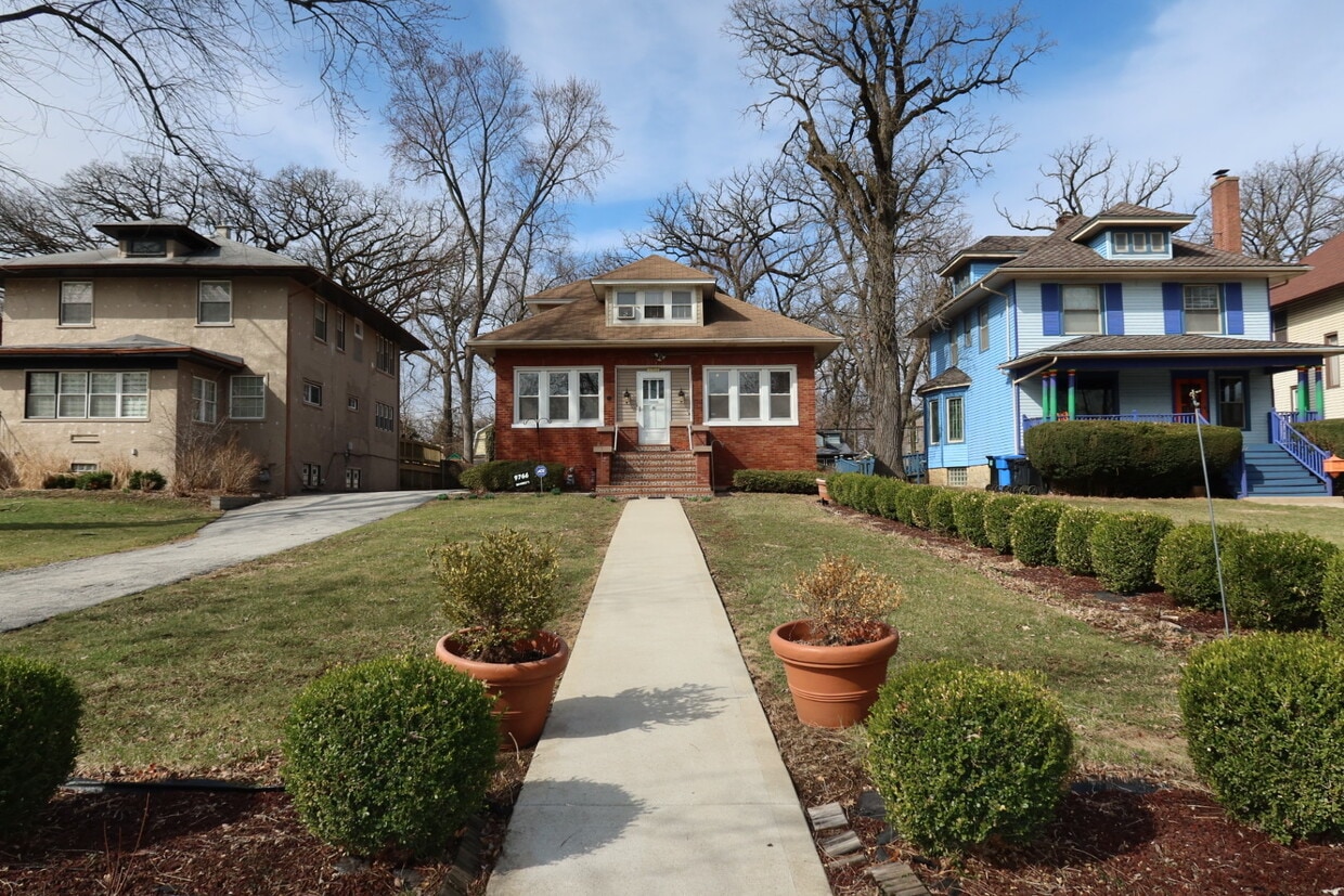 Primary Photo - 9766 S Prospect Ave