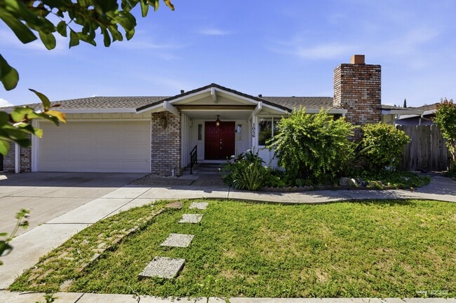 Building Photo - 1056 Hacienda Dr