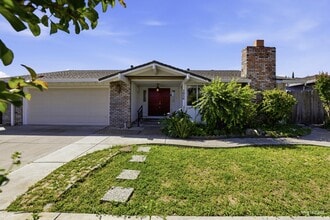 Building Photo - 1056 Hacienda Dr