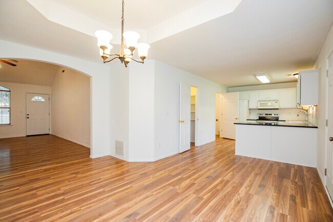 Foto del edificio - 215 Broyles St