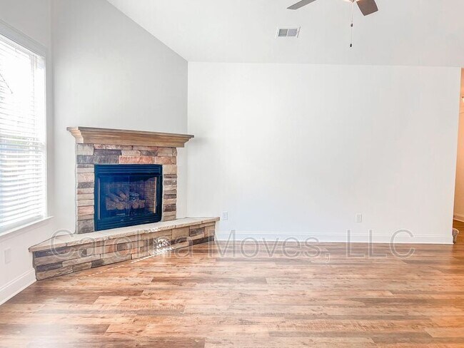 Foto del edificio - 116 Forest Ridge Way