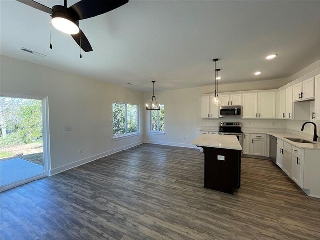 Single Family Home in Seneca! - Single Family Home in Seneca!