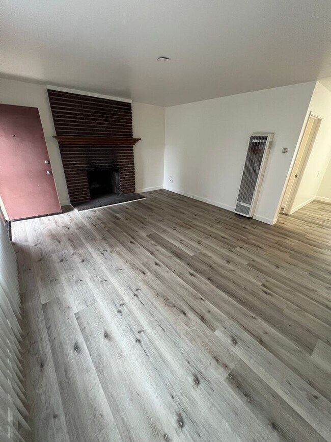Foto del edificio - Cozy 2 bedroom and 1 bathroom near Port Hu...