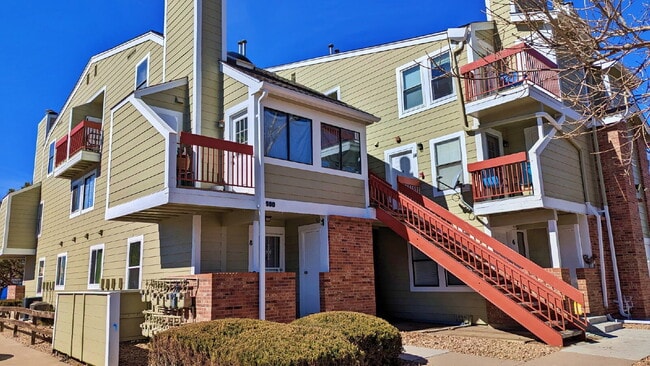 SO MUCH LIGHT! Beautifully Updated Smart Home 2Bd 2Bth 2nd Floor End Unit Condo in Aurora Schools - SO MUCH LIGHT! Beautifully Updated Smart Home 2Bd 2Bth 2nd Floor End Unit Condo in Aurora Schools